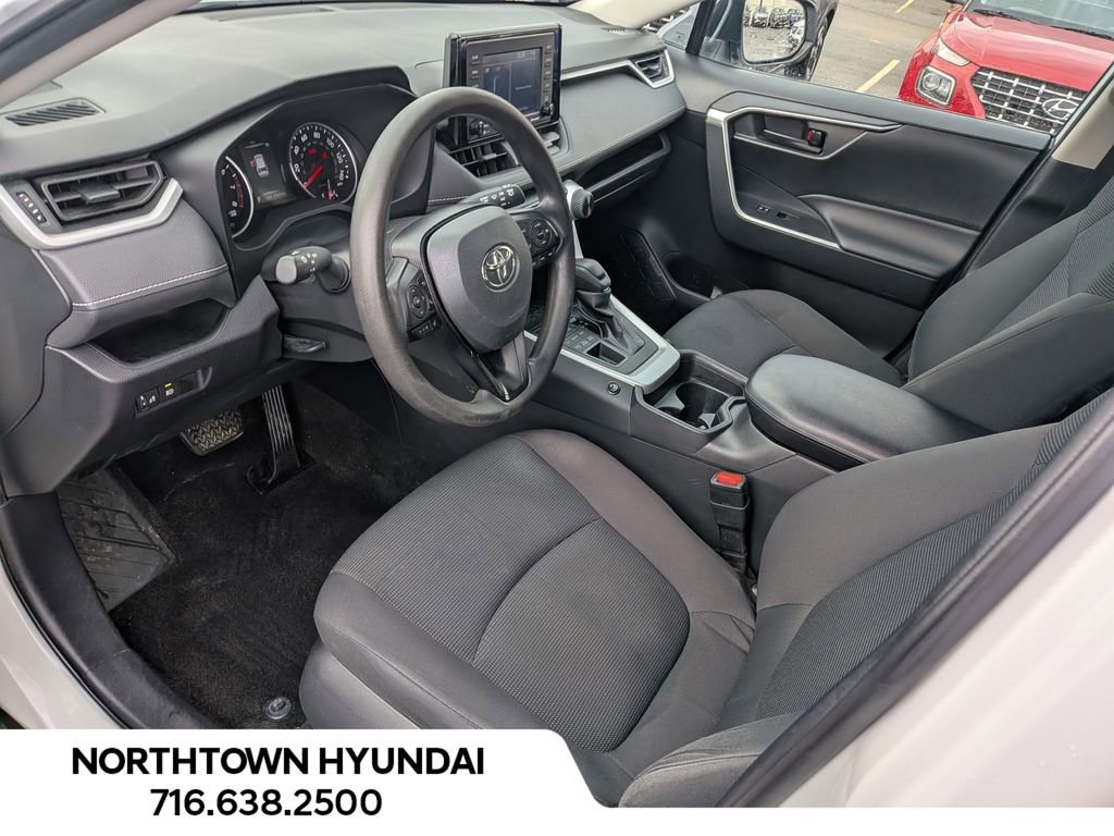 Used 2021 Toyota RAV4 LE AWD/4WD image 10
