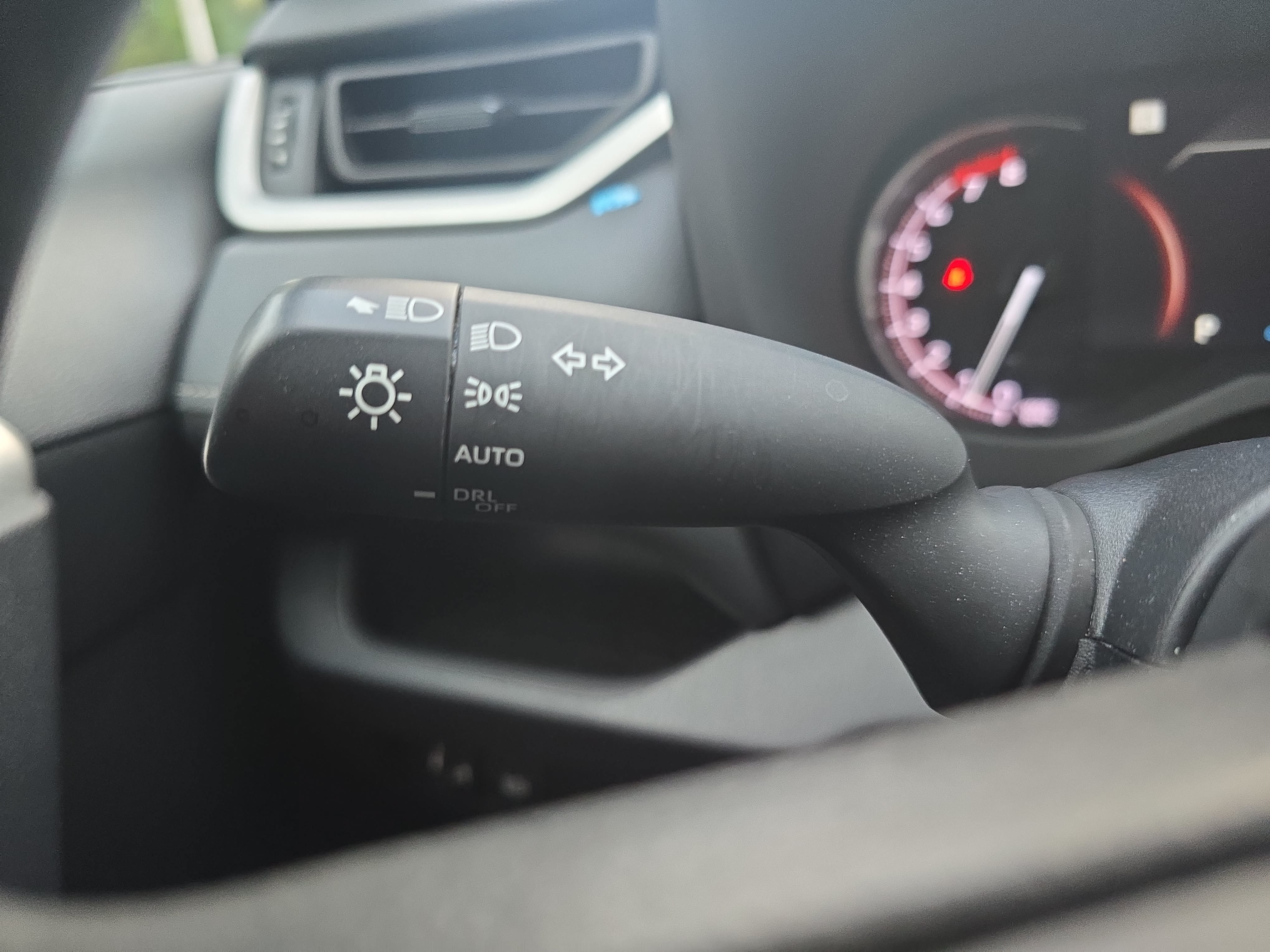 Used 2024 Toyota RAV4 XLE FWD image 26