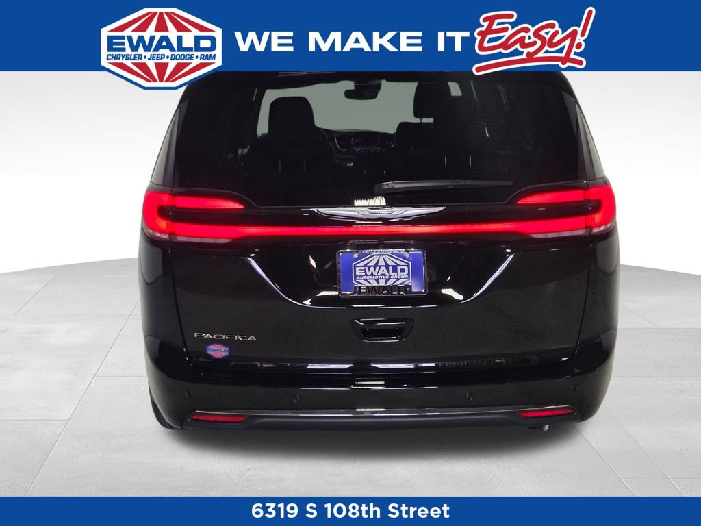 New 2026 Chrysler Pacifica Select FWD image 18
