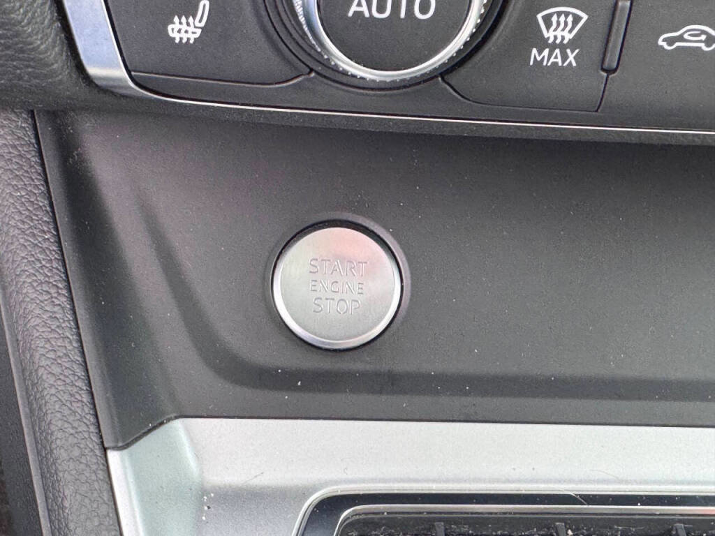 Used 2019 Audi Q3 2.0T Premium w/ Convenience Package image 16