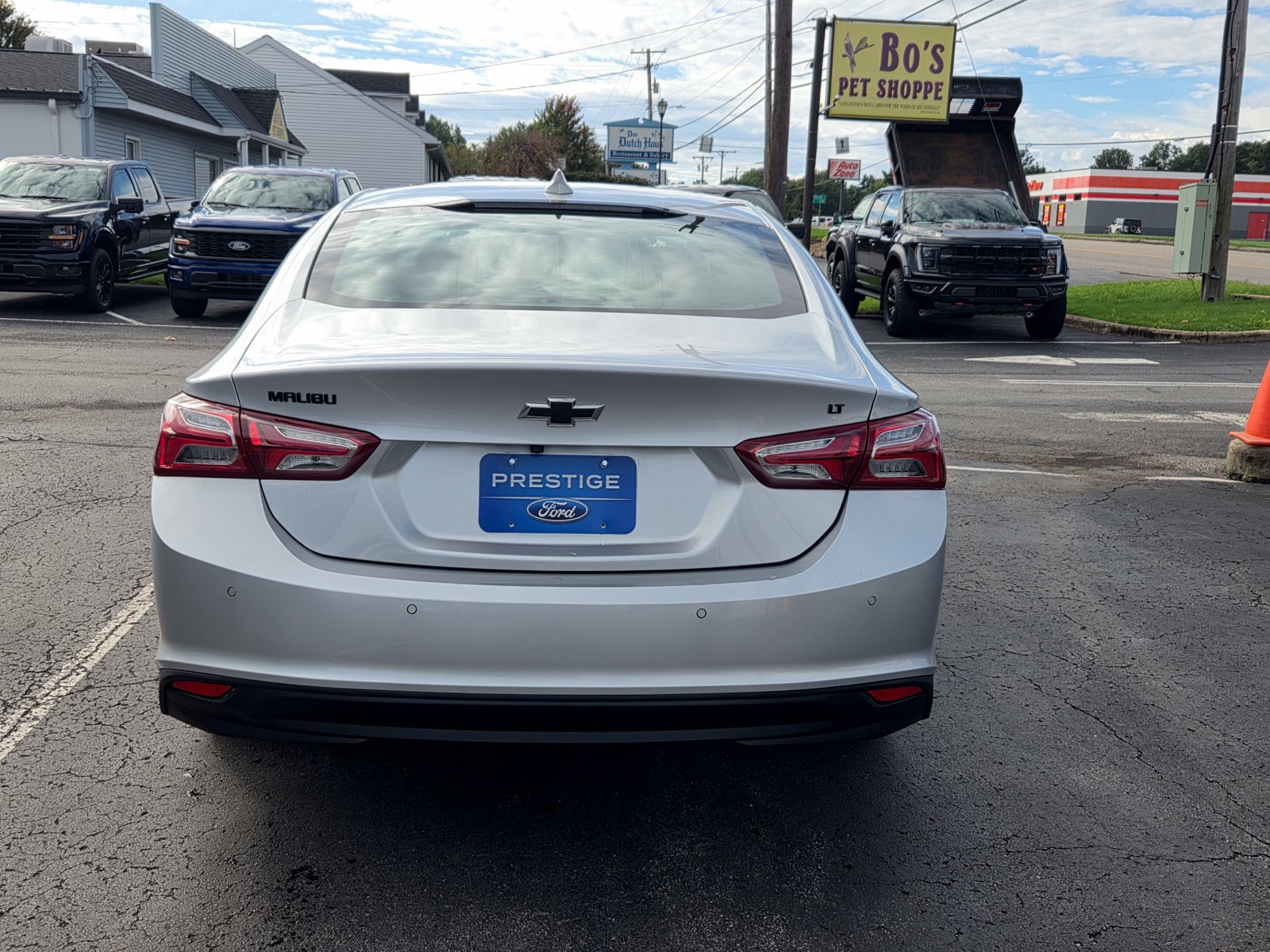 Used 2021 Chevrolet Malibu LT w/ Leather Package FWD image 4
