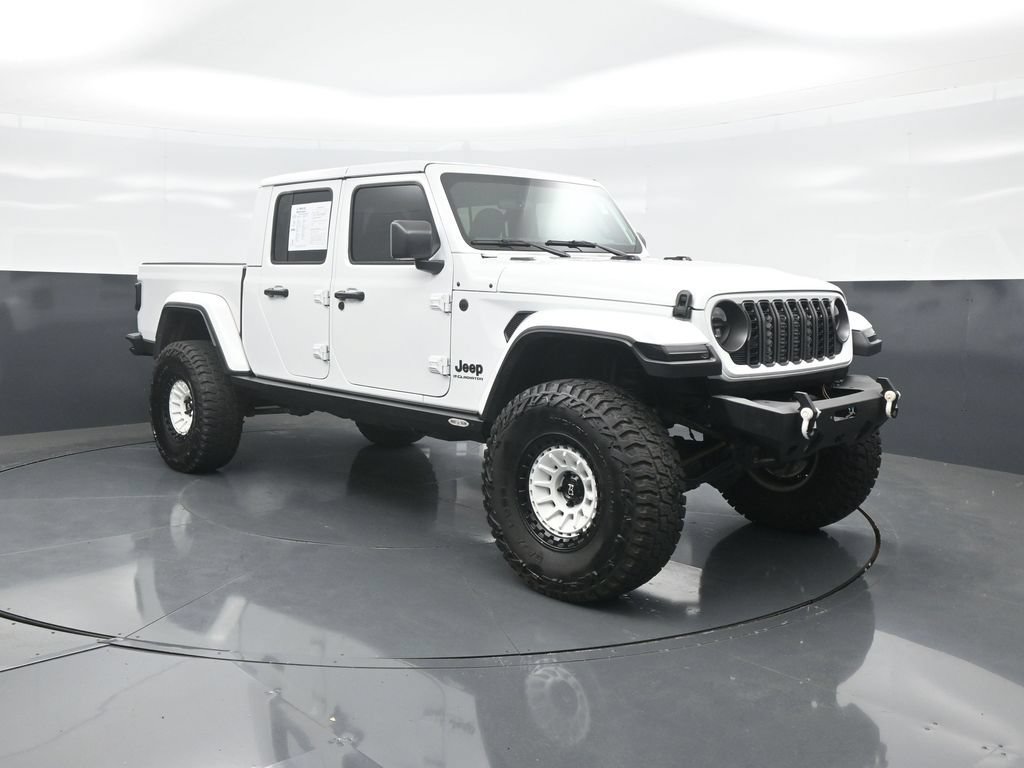 Used 2024 Jeep Gladiator Sport AWD/4WD image 1