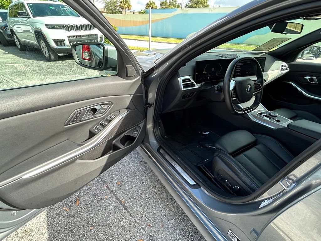 Used 2025 BMW 330i Sedan RWD image 15