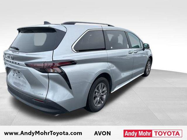 Used 2025 Toyota Sienna XLE image 7