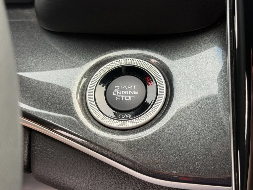 Used 2023 Jeep Grand Cherokee Altitude AWD/4WD image 22