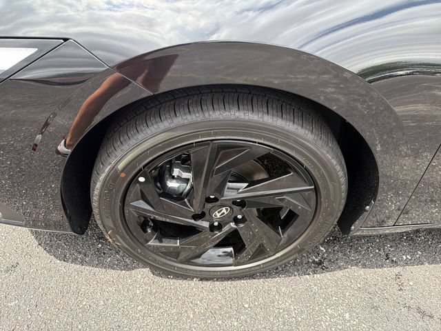New 2026 Hyundai Elantra SEL Sport FWD image 16