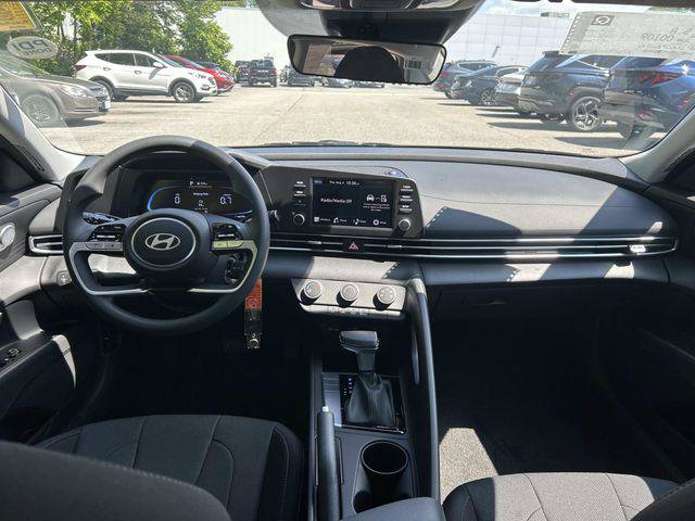 New 2026 Hyundai Elantra SE FWD image 6