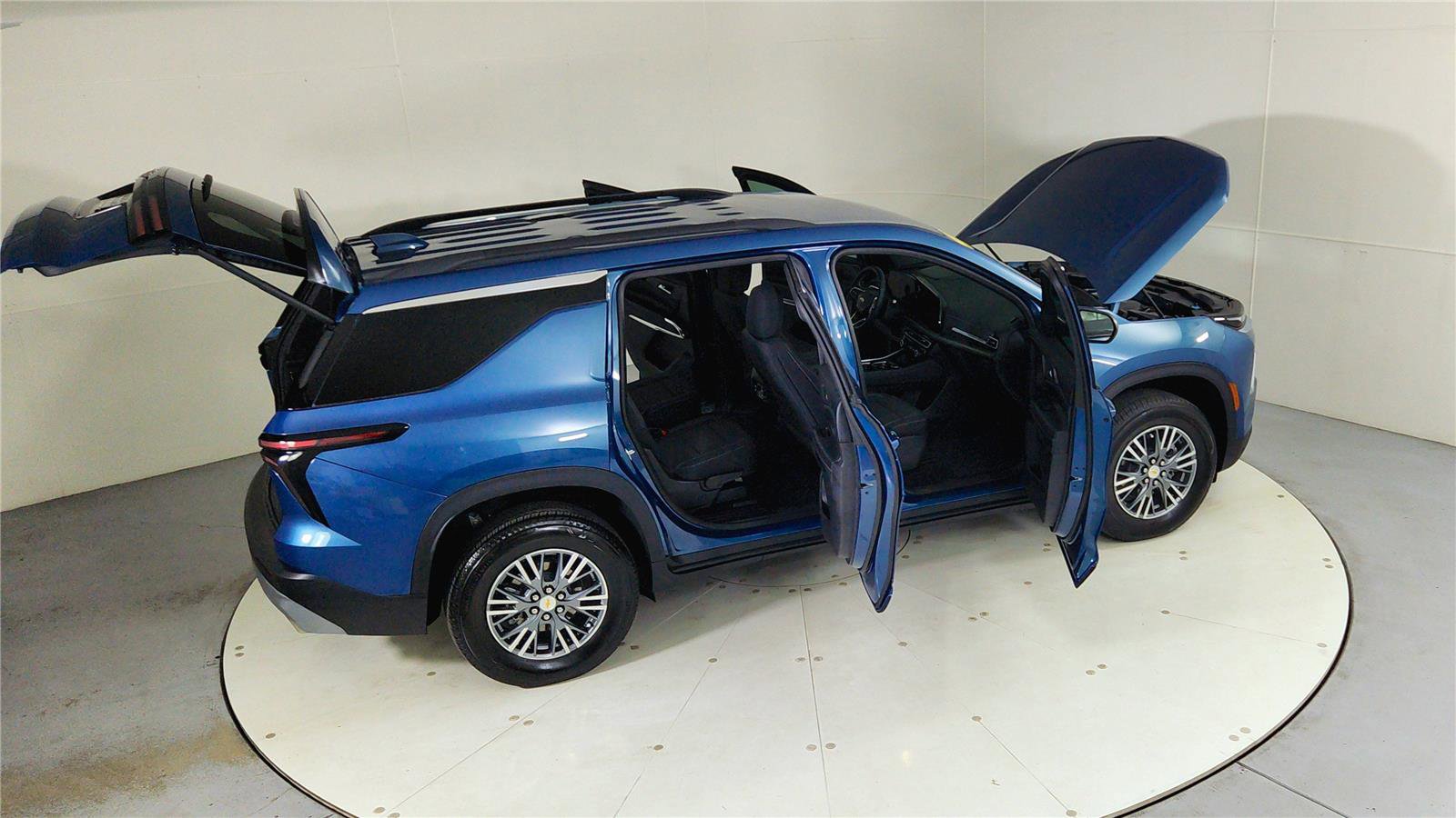 Used 2025 Chevrolet Traverse LT w/ Driver Confidence Package image 27