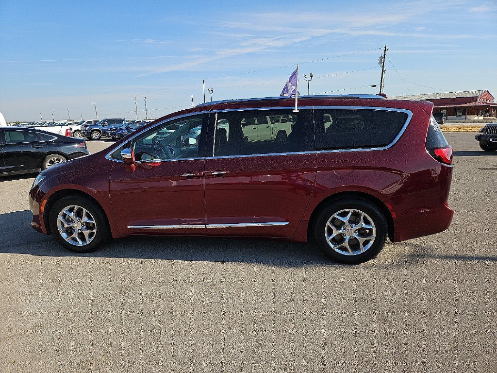 Certified 2017 Chrysler Pacifica Limited w/ Advanced Safetytec Group FWD image 3