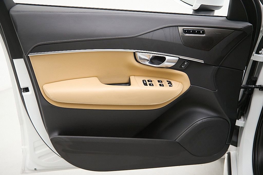 Certified 2024 Volvo XC90 T8 Ultimate w/ Protection Package image 10