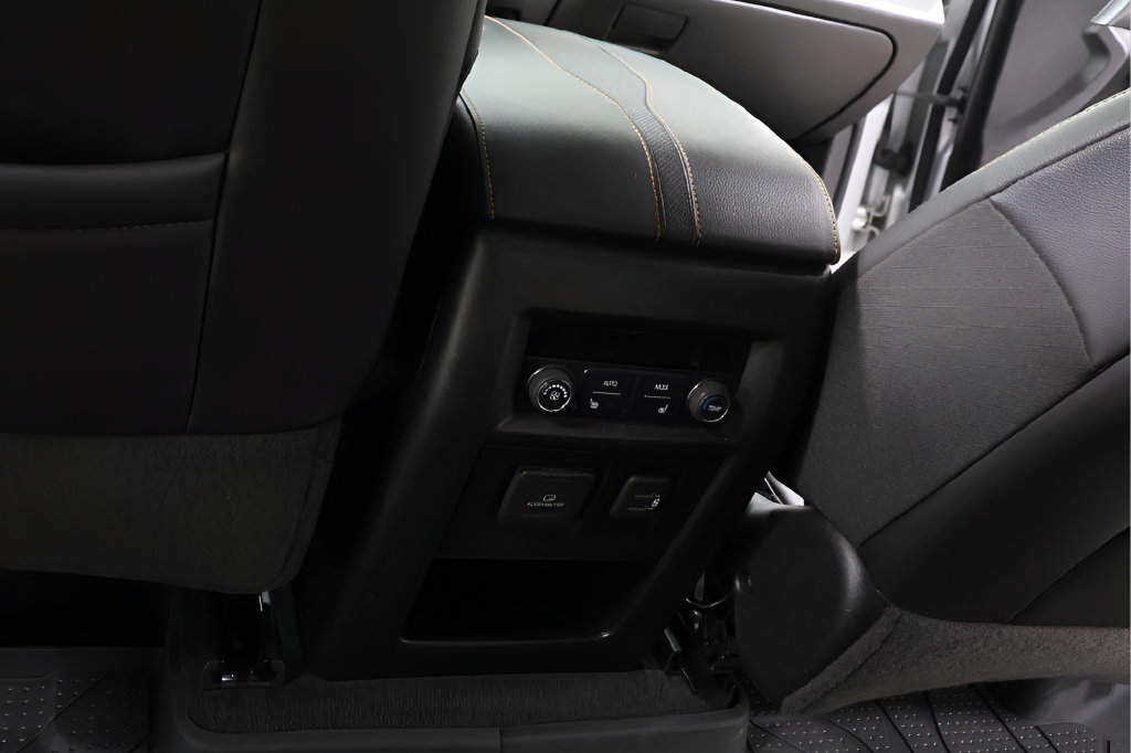 Used 2021 Chevrolet Traverse Premier w/ Redline Edition AWD/4WD image 27