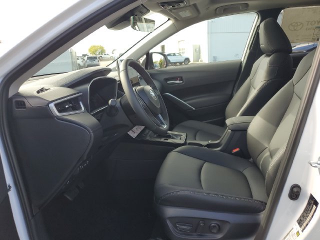 New 2026 Toyota Corolla Cross XLE w/ Convenience Package FWD image 17