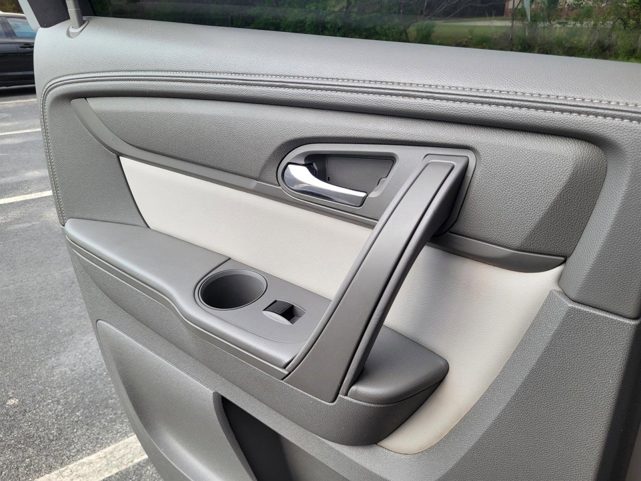 Used 2015 GMC Acadia SLE image 17