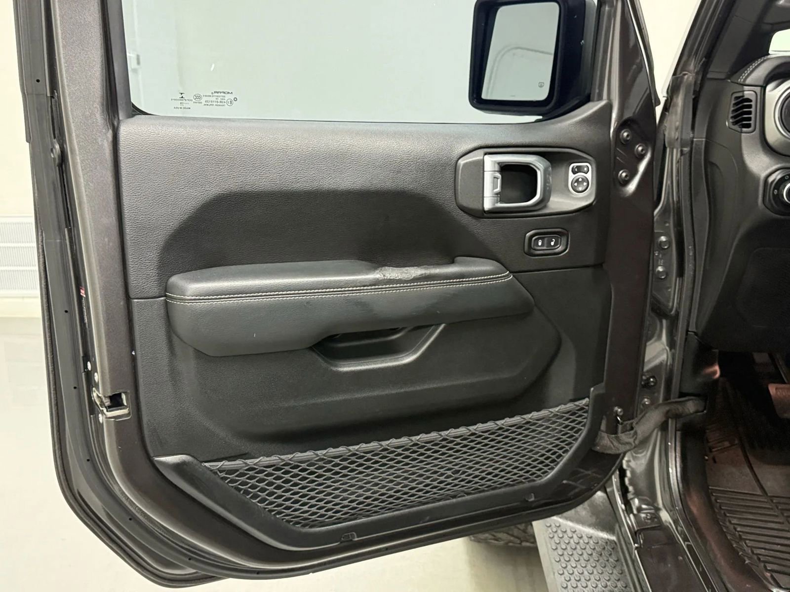 Used 2019 Jeep Wrangler Unlimited Sahara image 31