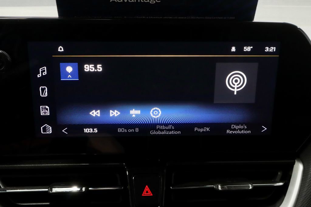 Used 2025 Chevrolet TrailBlazer LT AWD/4WD image 3