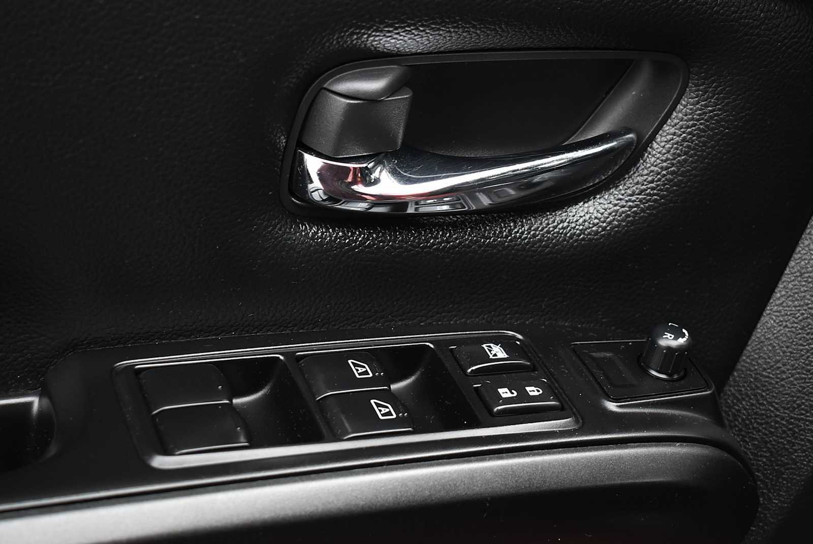 Used 2021 Nissan Titan PRO-4X w/ Pro-4x Convenience Package image 29