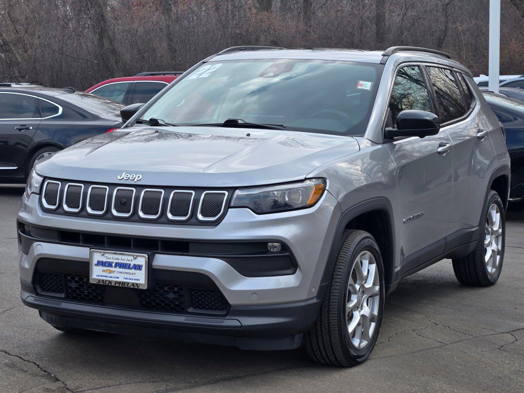 Used 2022 Jeep Compass Latitude w/ Sun and Sound Group AWD/4WD image 5