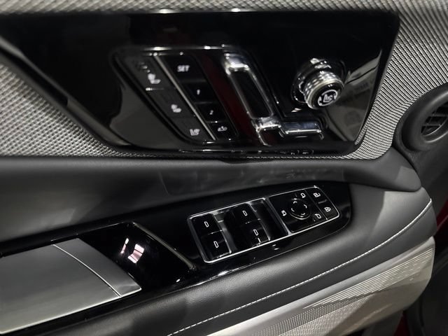 Used 2025 Cadillac Optiq Sport 2 AWD/4WD image 15