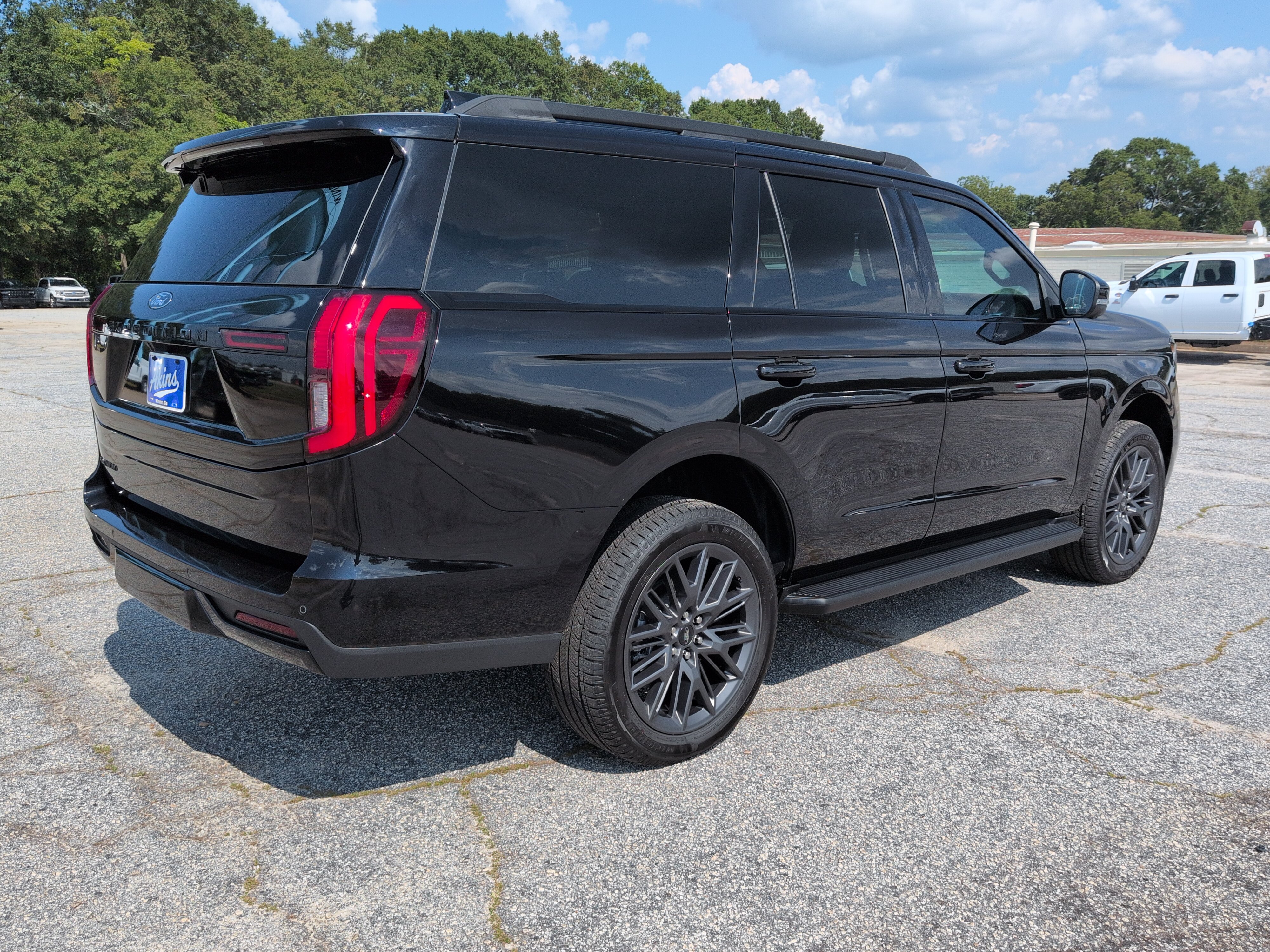 Certified 2026 Ford Expedition Platinum w/ Stealth Appearance Package AWD/4WD image 3
