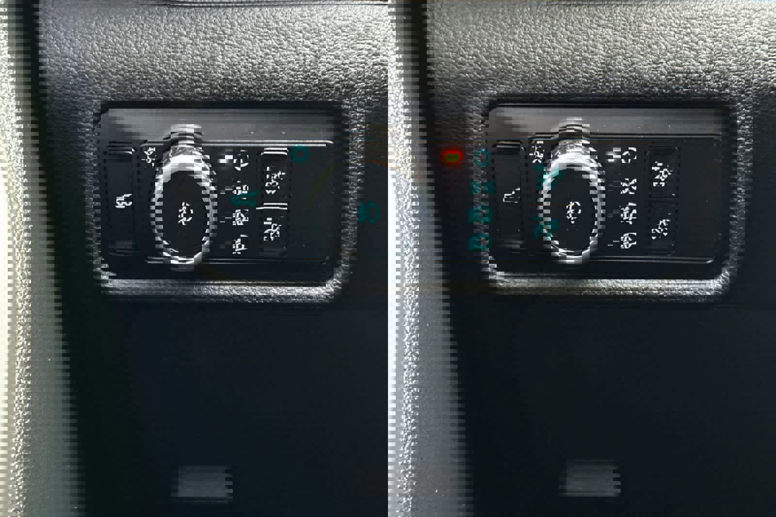 Used 2023 Ford Explorer XLT w/ Equipment Group 202A image 31