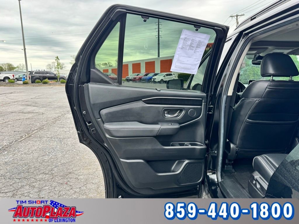 Used 2025 Honda Pilot Elite image 45