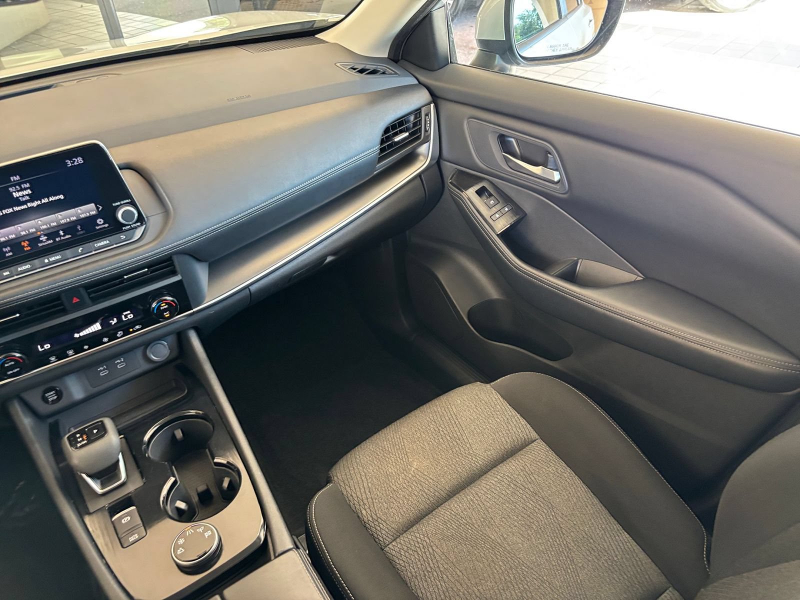 Used 2025 Nissan Rogue SV AWD/4WD image 46