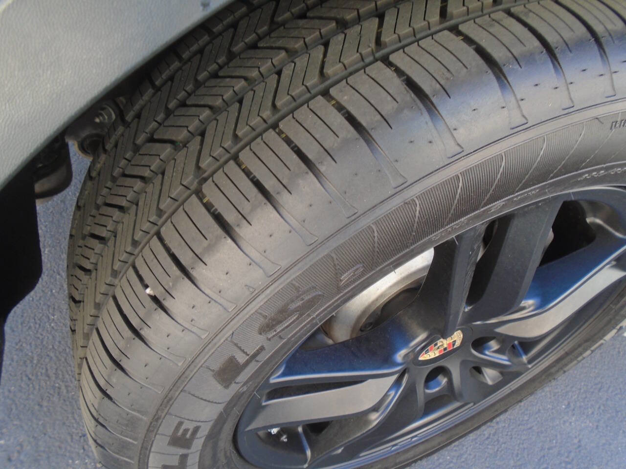 Used 2016 Volkswagen Touareg TDI image 18