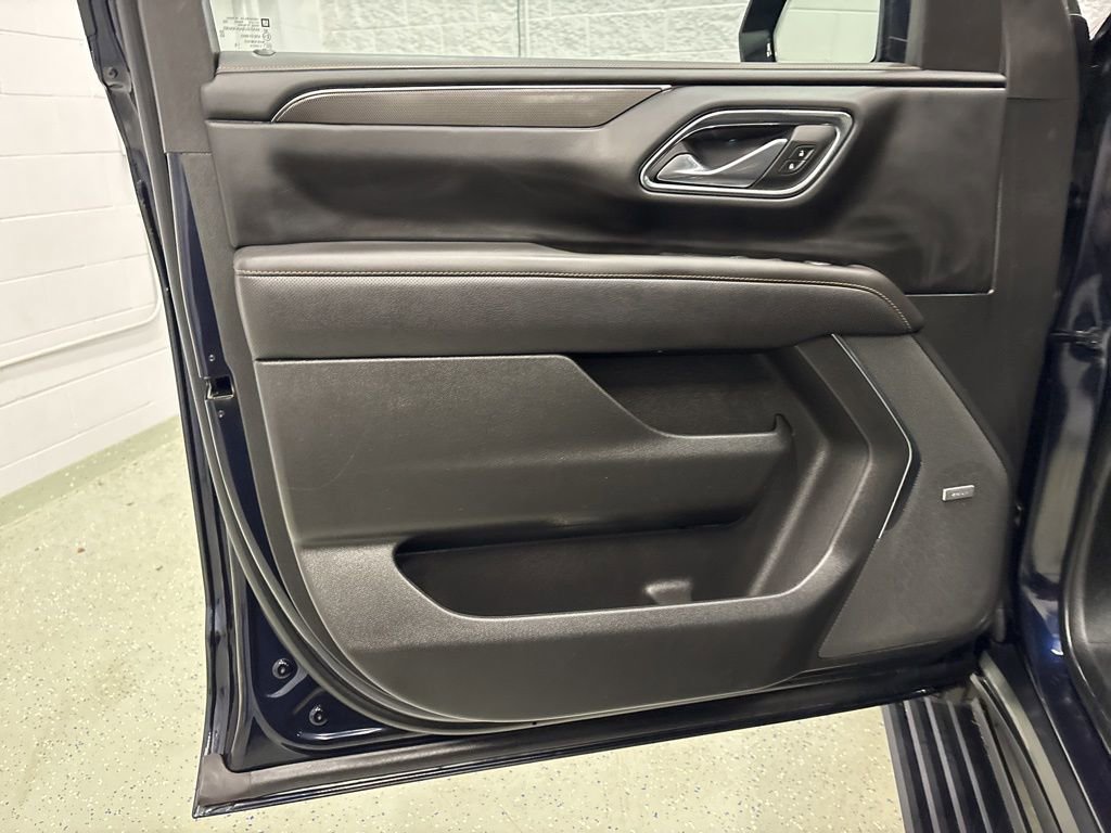 Used 2023 GMC Yukon XL AT4 w/ Technology Package image 14