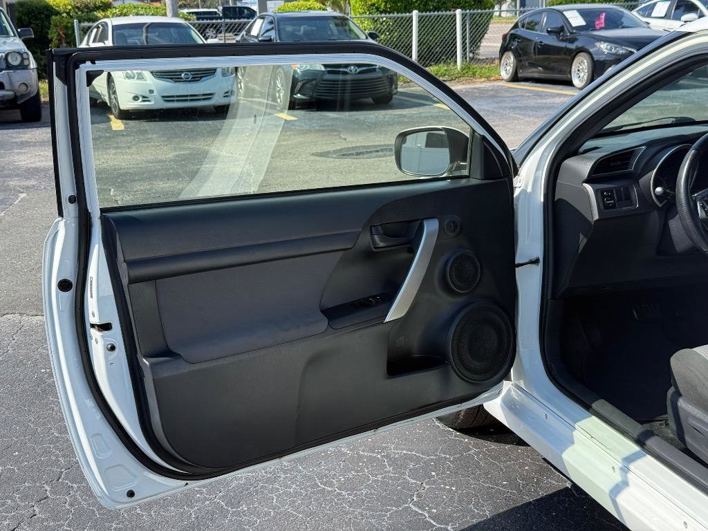 Used 2014 Scion tC image 9