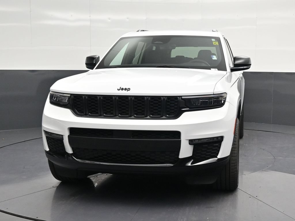 Used 2025 Jeep Grand Cherokee L Limited w/ Black Appearance Package RWD image 6