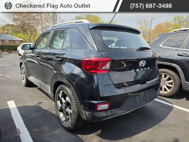 Used 2023 Hyundai Venue SEL image 4