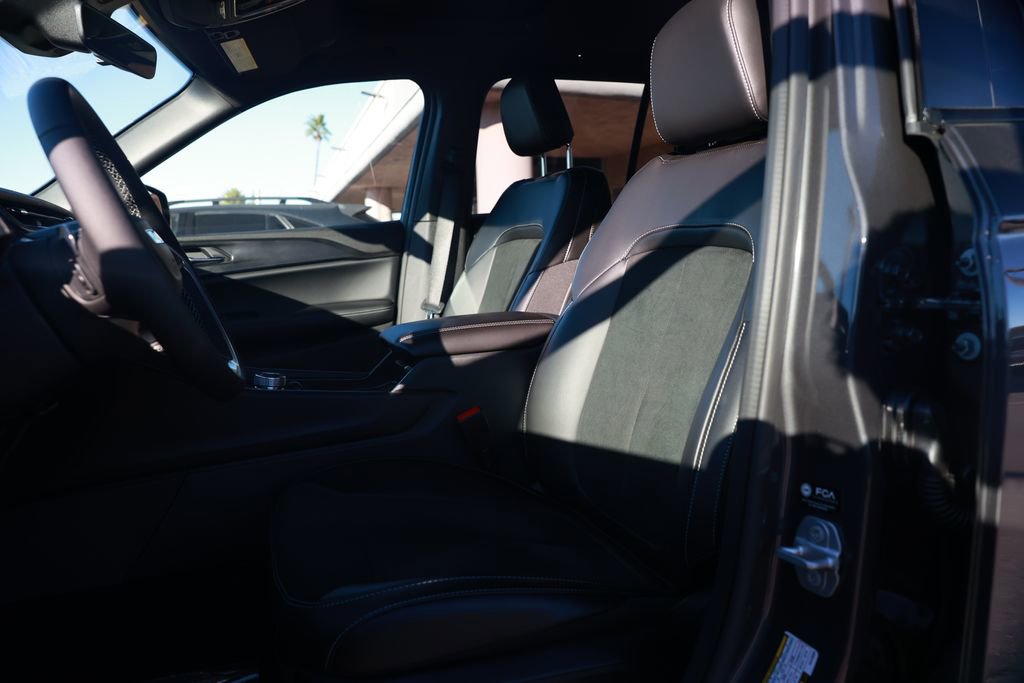 New 2025 Jeep Grand Cherokee Altitude image 13