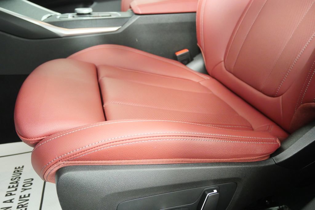 Certified 2025 BMW 330i Sedan image 10