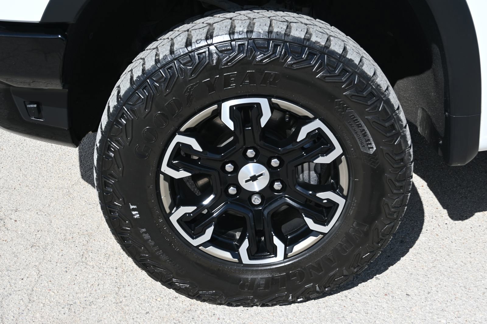Used 2024 Chevrolet Silverado 1500 ZR2 w/ Technology Package AWD/4WD image 7