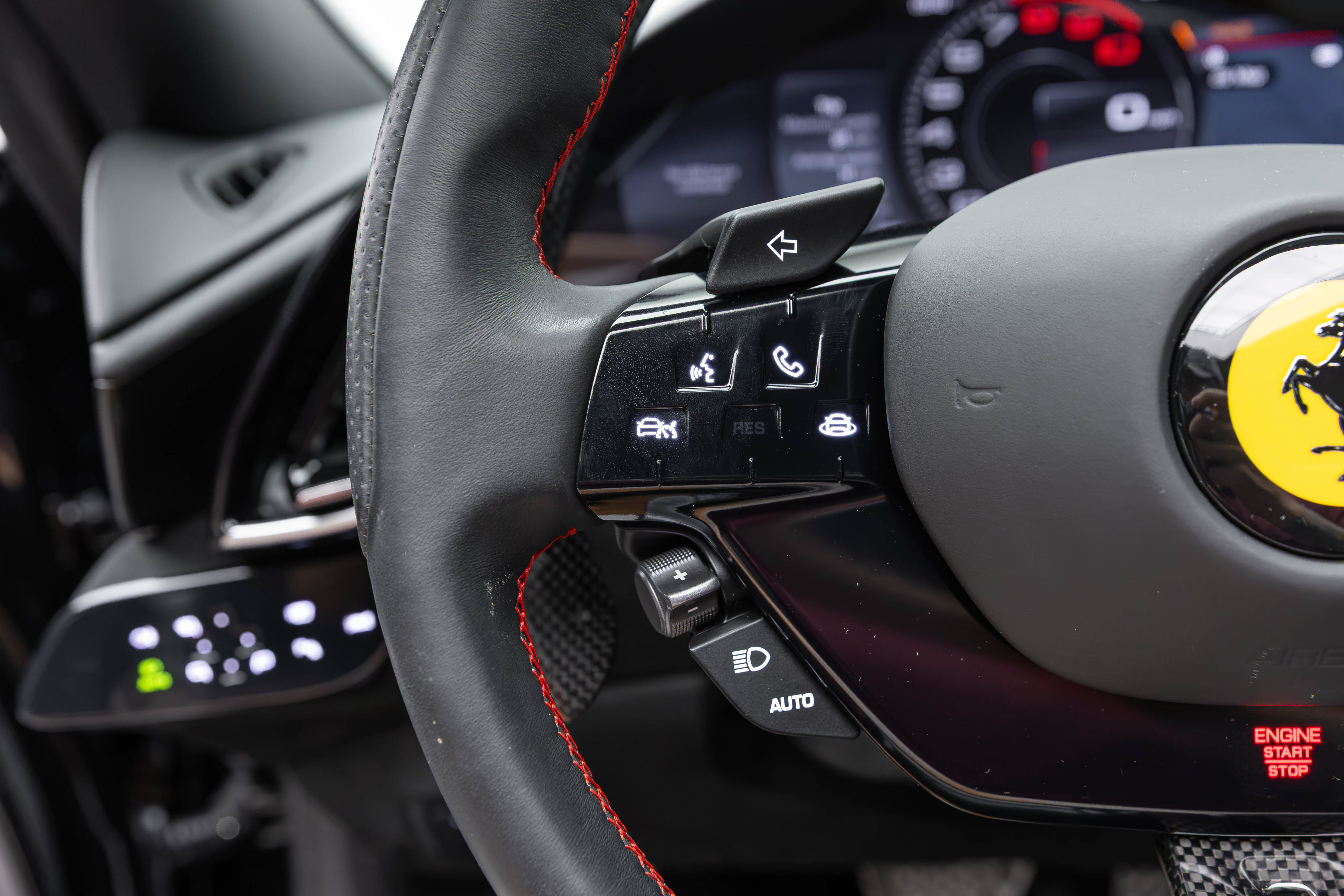 Certified 2025 Ferrari Roma Spider RWD image 40
