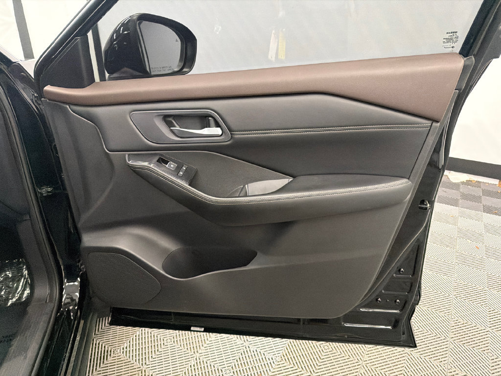 Used 2023 Nissan Rogue SL w/ SL Premium Package FWD image 16