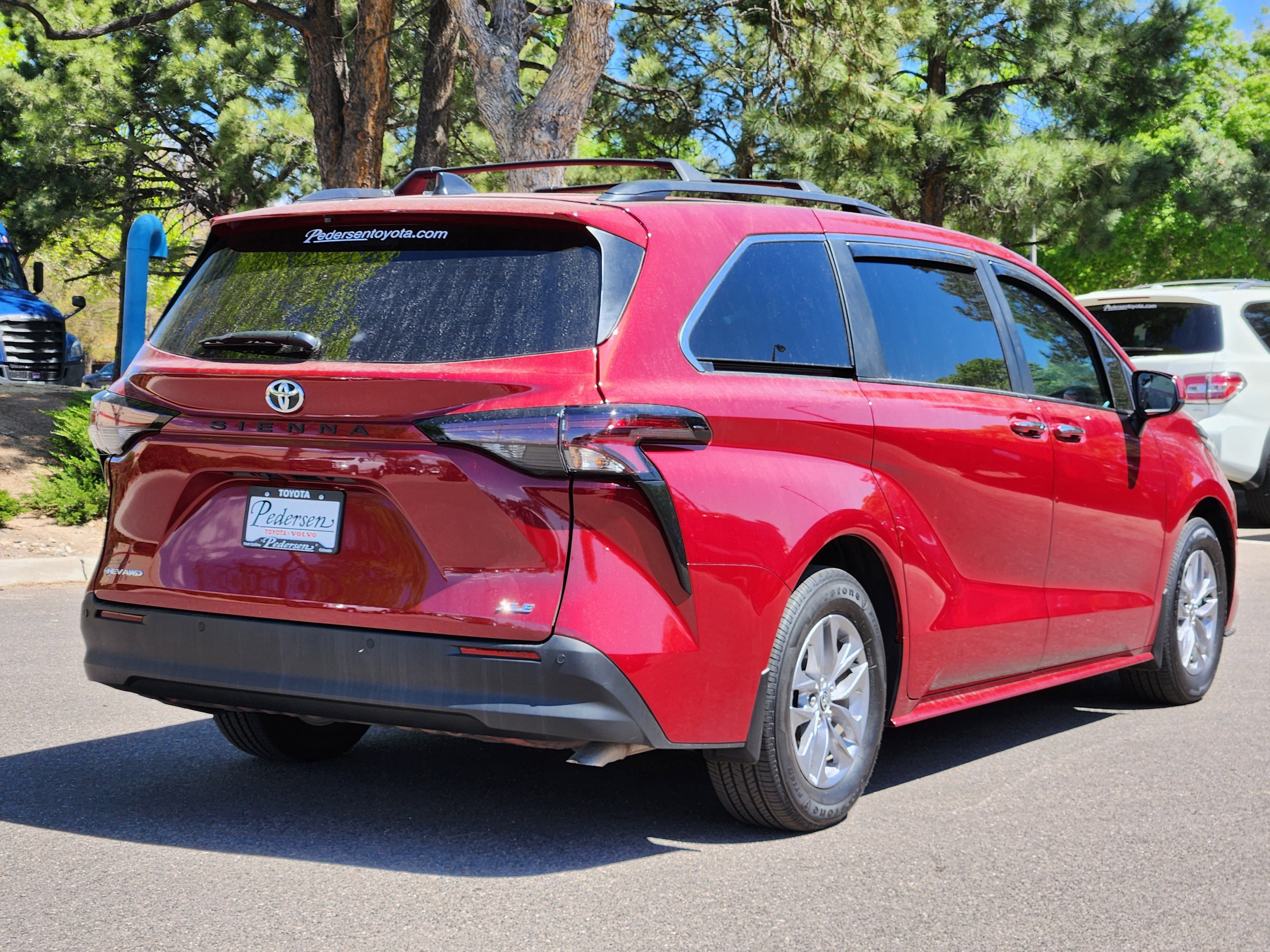Certified 2026 Toyota Sienna XLE image 3