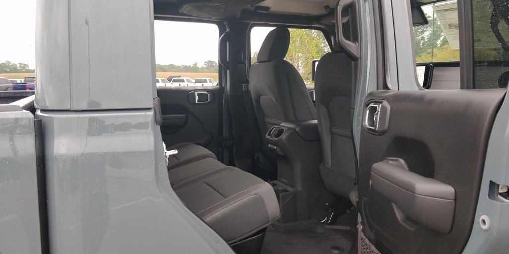 New 2025 Jeep Gladiator Sport image 38