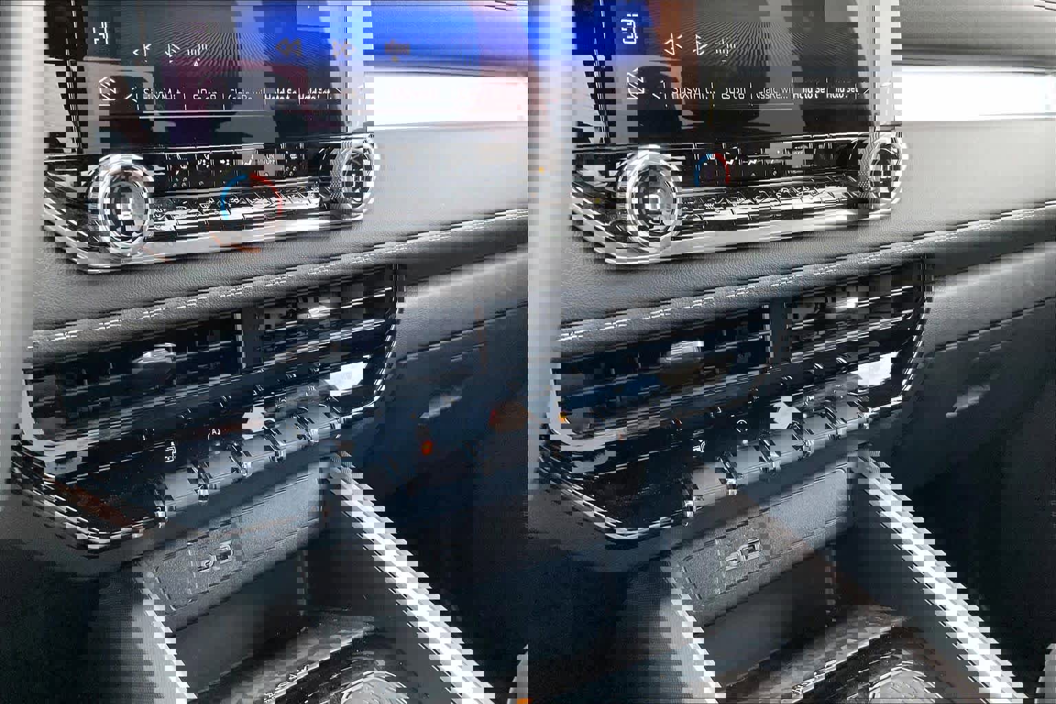 Certified 2024 Chevrolet Colorado LT w/ LT Convenience Package III image 32