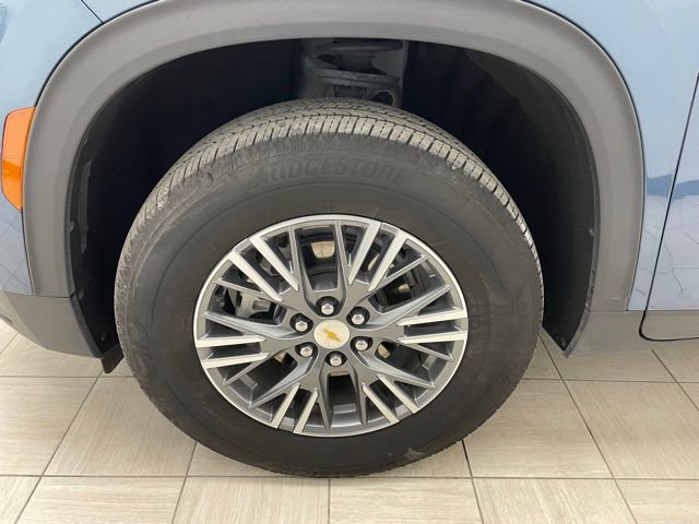 Used 2025 Chevrolet Traverse LT image 7