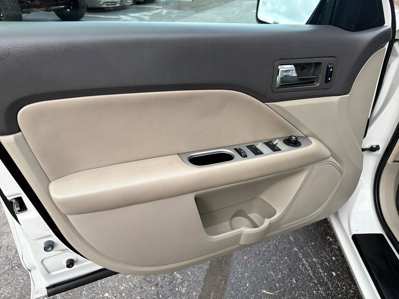Used 2011 Ford Fusion SEL FWD image 15