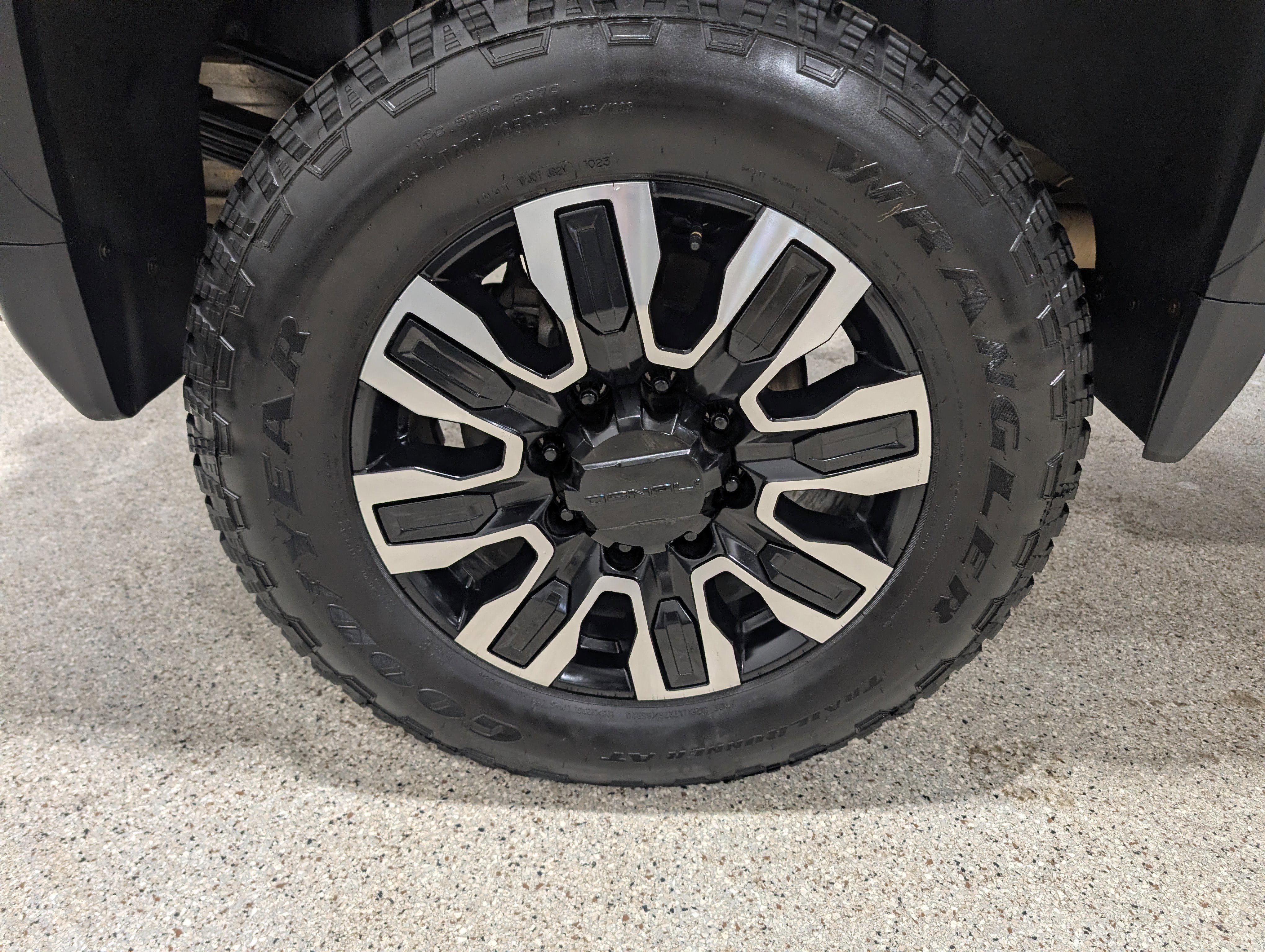 Used 2024 GMC Sierra 3500 Denali Ultimate AWD/4WD image 14