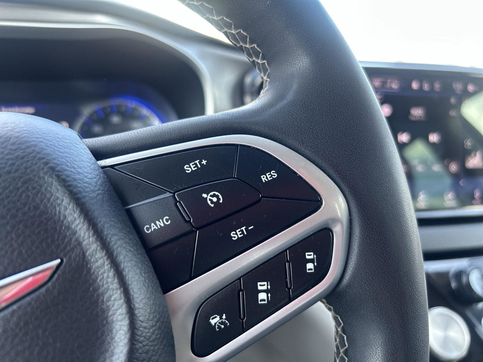 Used 2022 Chrysler Pacifica Touring-L FWD image 31