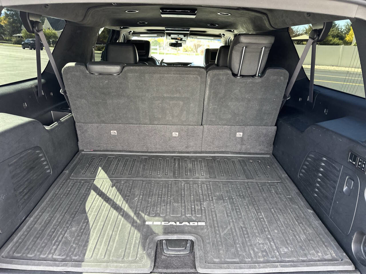 Used 2017 Cadillac Escalade ESV Platinum image 16