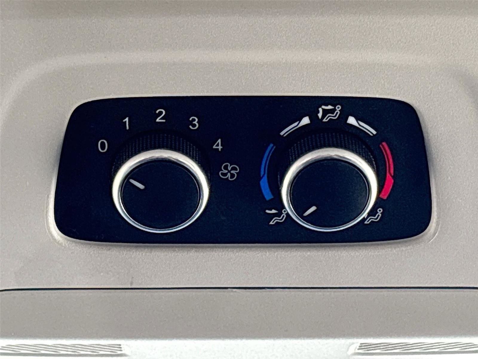 Used 2023 Ford Transit 350 XLT image 23