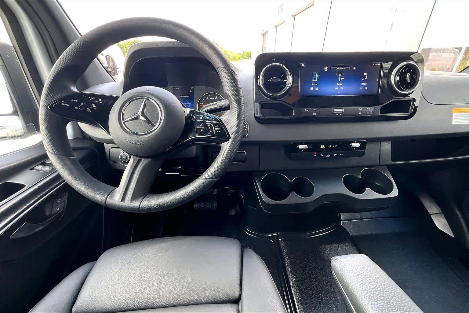 Used 2025 Mercedes-Benz Sprinter 2500 image 6