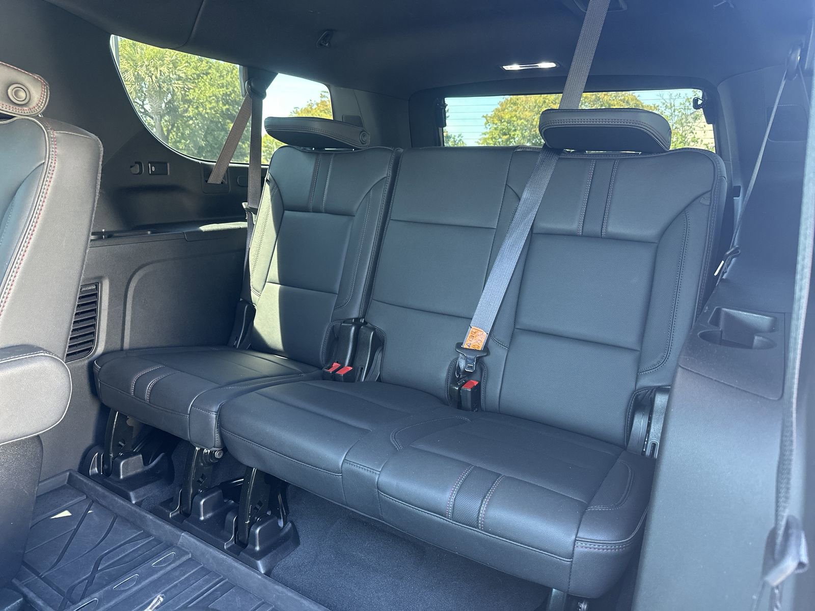 Used 2024 Chevrolet Suburban RST w/ Luxury Package AWD/4WD image 32