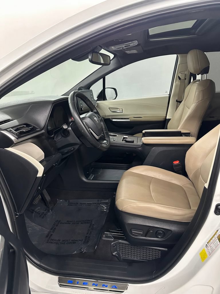 Used 2022 Toyota Sienna XLE w/ XLE Plus Package FWD image 11