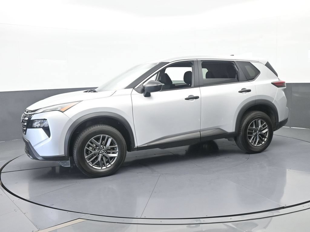 Used 2024 Nissan Rogue S FWD image 2