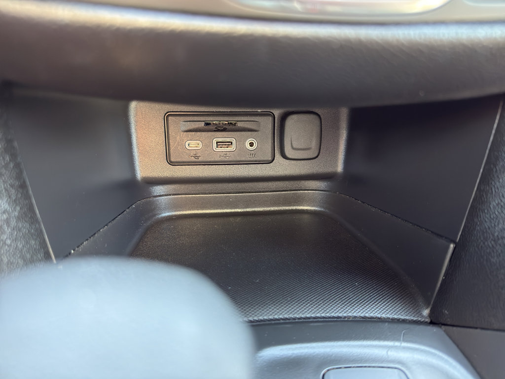 Used 2023 Chevrolet Equinox RS w/ RS Leather Package image 20